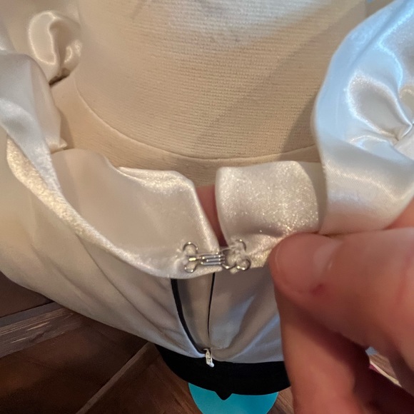 XSCAPE by “Joanna Shen Black” velvet and satin cream Dress Size 4 - Picture 8 of 11